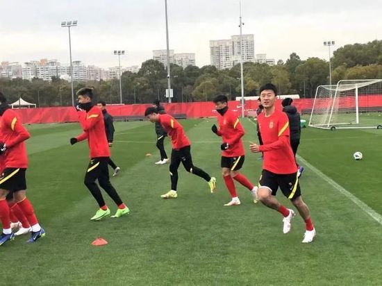 边摸边亲奶边做爽视频免费看